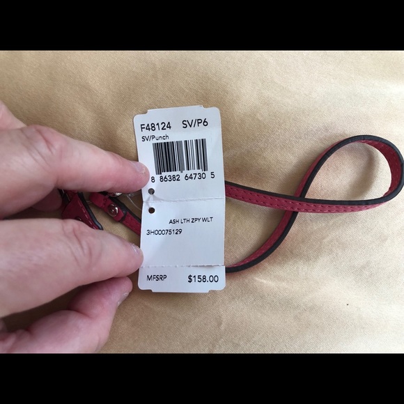 Coach pink wristlet - Picture 4 of 8